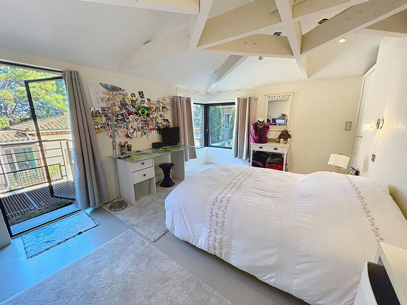 Maison - 275 m² - 8 pièces