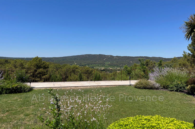 Propriété - 472 m²