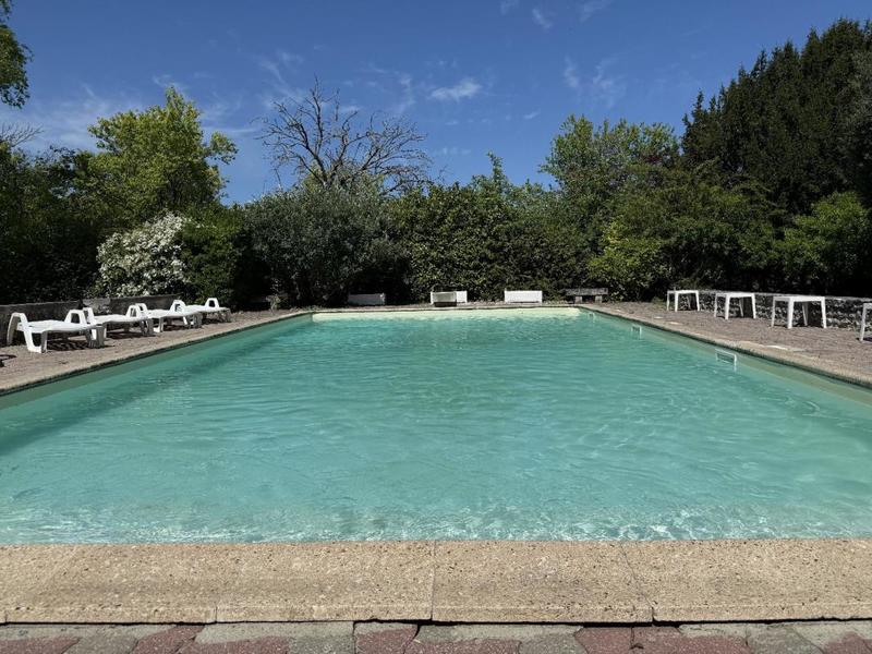 Maison - 725 m² - 24 pièces