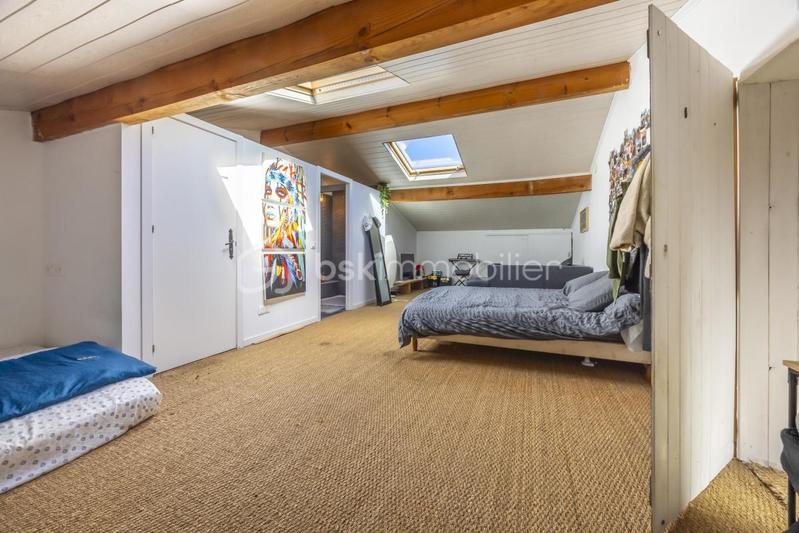 Maison - 250 m² - 9 pièces