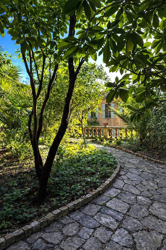 Demeure - 401 m² - 12 pièces