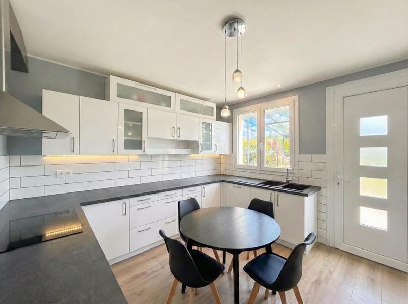 Maison - 180 m² - 9 pièces