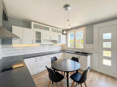 Maison - 180 m² - 9 pièces