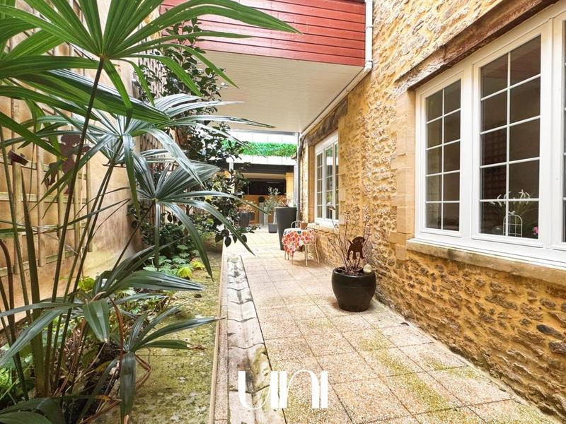 Propriété - 326 m² - 12 pièces