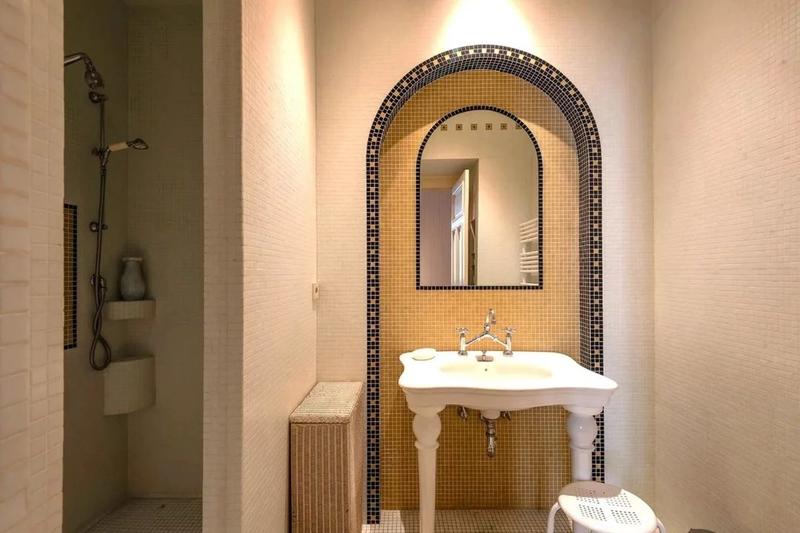 Appartement - 242 m² - 5 pièces