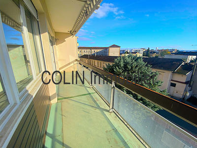 Appartement - 90 m² - 4 pièces