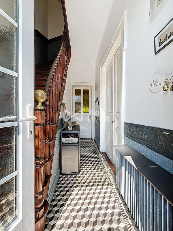 Maison - 220 m² - 8 pièces