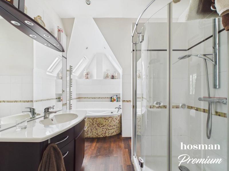 Maison - 213 m² - 8 pièces