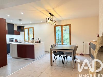 Maison - 147 m² - 8 pièces