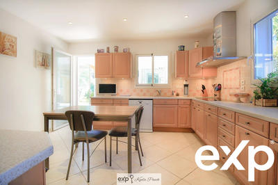 Maison - 238 m² - 8 pièces