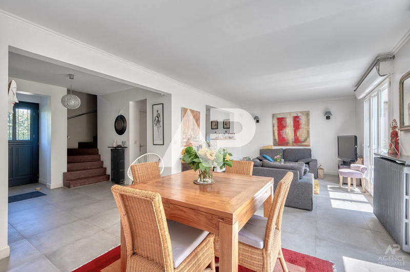 Maison - 176 m² - 8 pièces