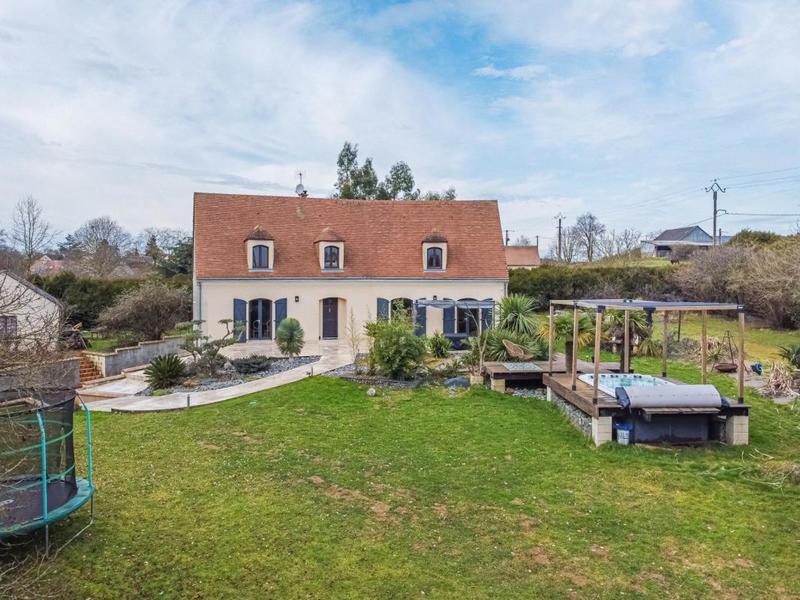 Maison traditionnelle - 210 m² - 8 pièces