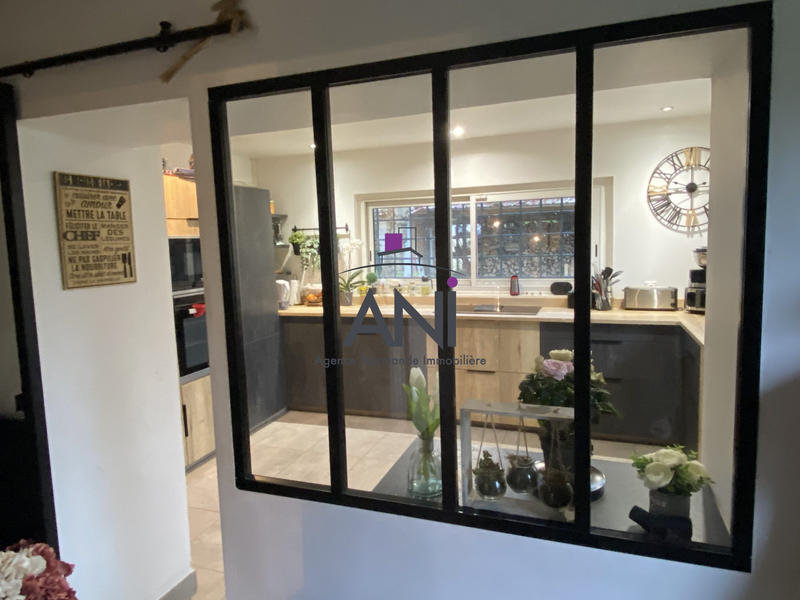 Maison - 242 m² - 11 pièces