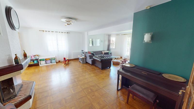 Maison - 180 m² - 6 pièces