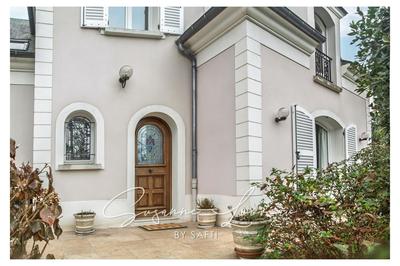 Villa - 215 m² - 9 pièces