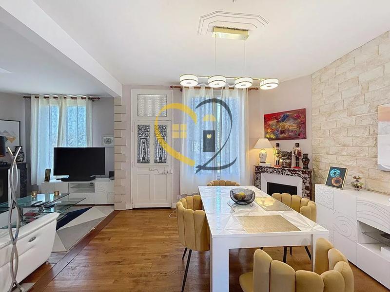 Maison - 104 m² - 6 pièces