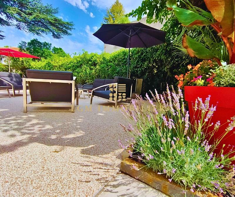 Maison - 408 m² - 7 pièces