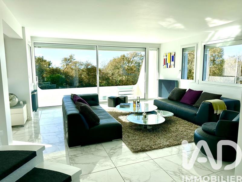 Maison - 208 m² - 5 pièces