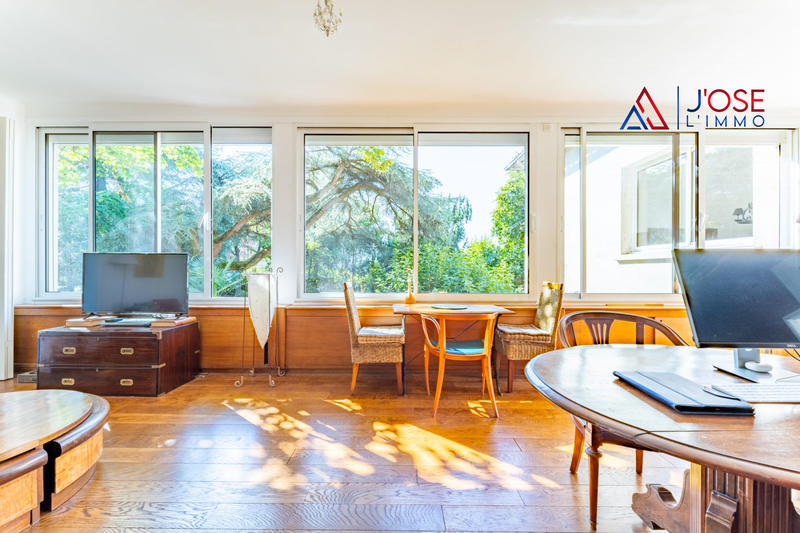 Maison - 328 m² - 11 pièces