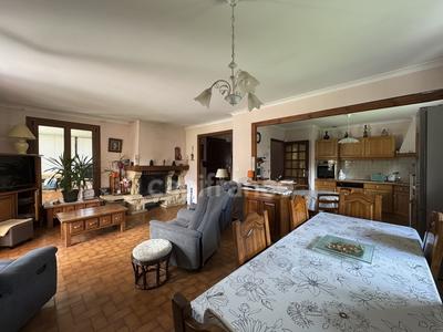 Maison - 182 m² - 7 pièces