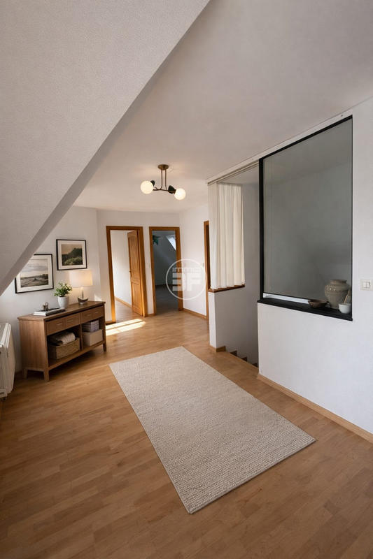 Maison - 211 m² - 8 pièces