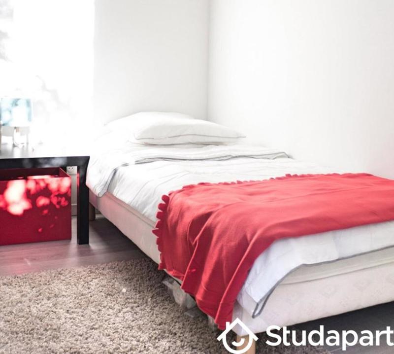 Chambre - 11 m² - 1 pièce