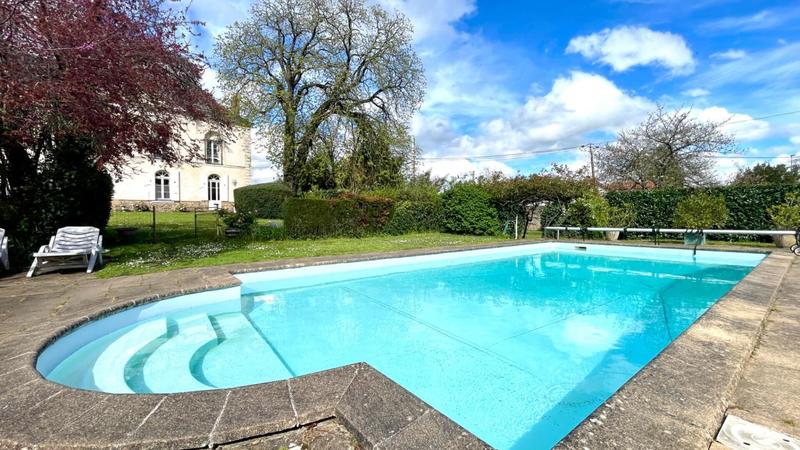 Maison - 200 m² - 8 pièces