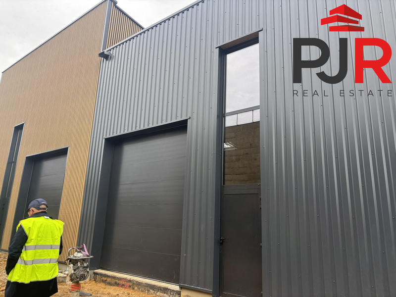 Local d'activités - 208 m²