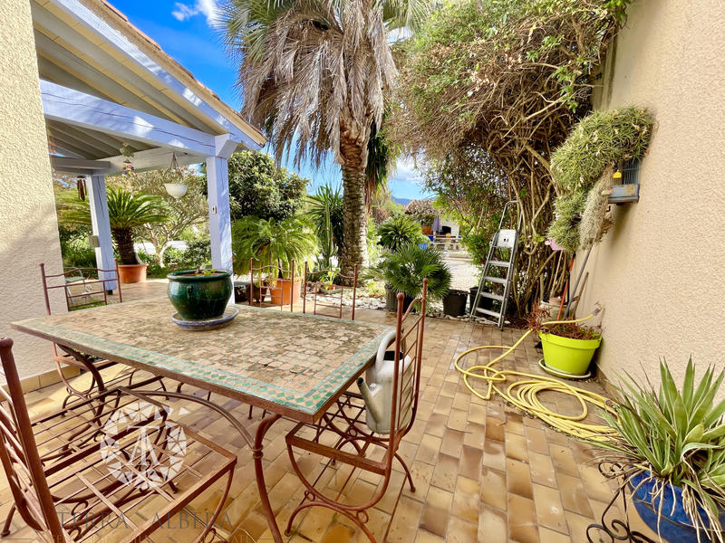 Villa - 285 m² - 10 pièces