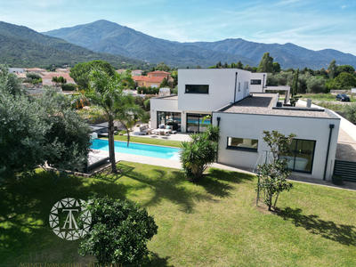 Villa - 237 m² - 5 pièces