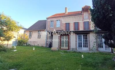 Maison - 247 m² - 11 pièces