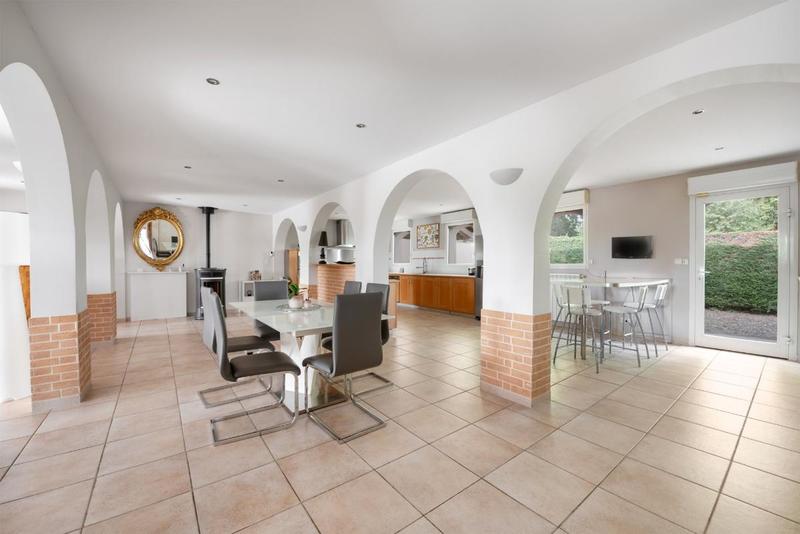 Propriété - 245 m² - 7 pièces