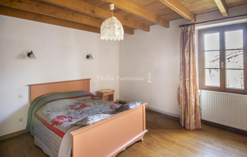 Propriété - 240 m² - 12 pièces