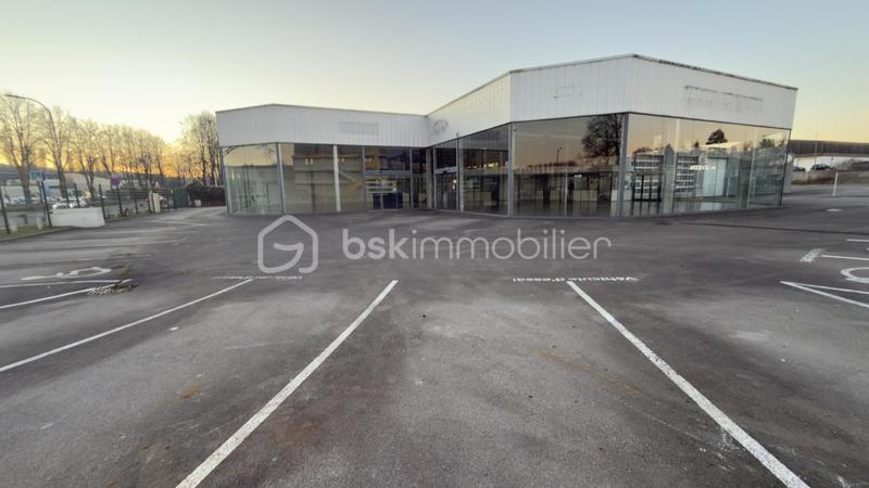 Local commercial - 1 500 m² - 20 pièces