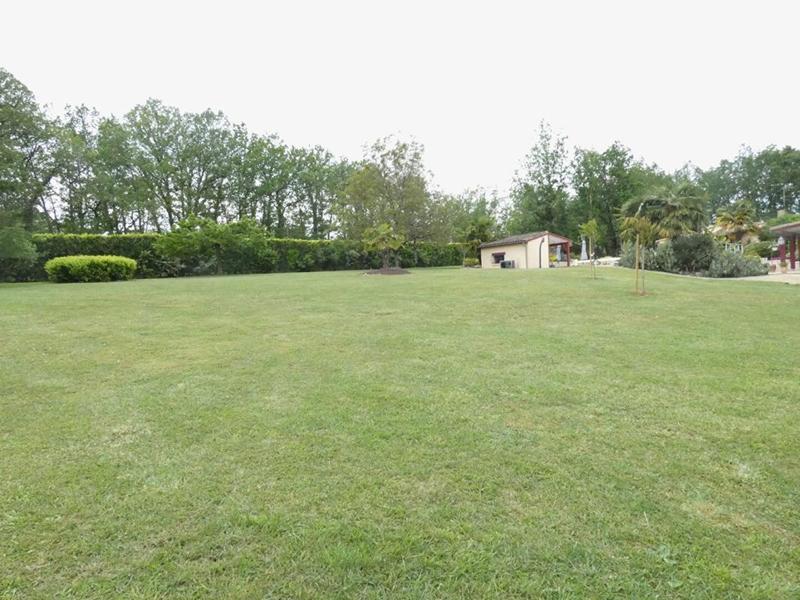 Maison - 260 m² - 9 pièces