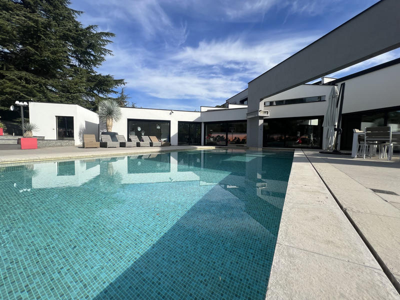 Maison - 350 m² - 8 pièces