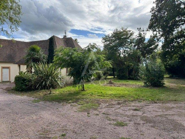 Maison - 280 m² - 6 pièces