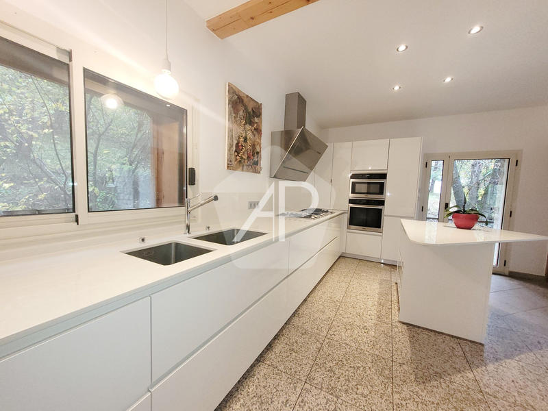 Maison - 251 m² - 10 pièces