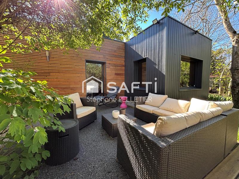 Maison - 240 m² - 10 pièces