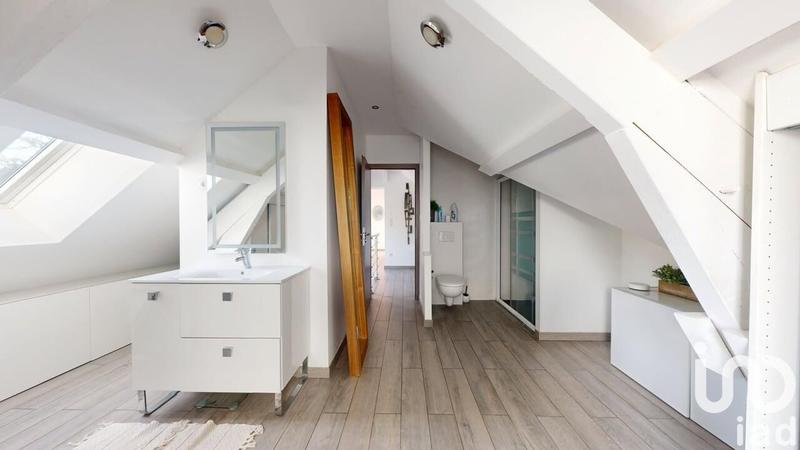 Maison - 201 m² - 8 pièces