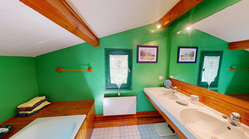 Maison - 247 m² - 9 pièces