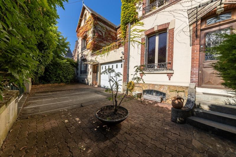 Maison bourgeoise - 308 m² - 11 pièces