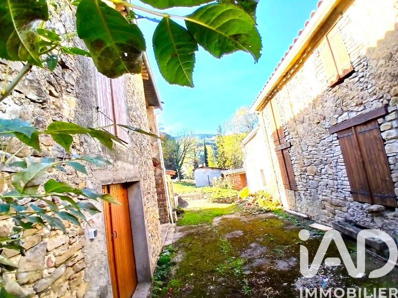 Maison - 300 m² - 11 pièces