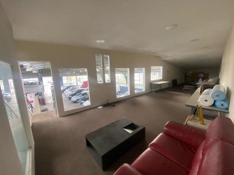 Entrepôt - 876 m² - 5 pièces