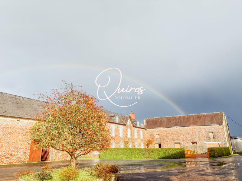 Maison - 230 m² - 7 pièces