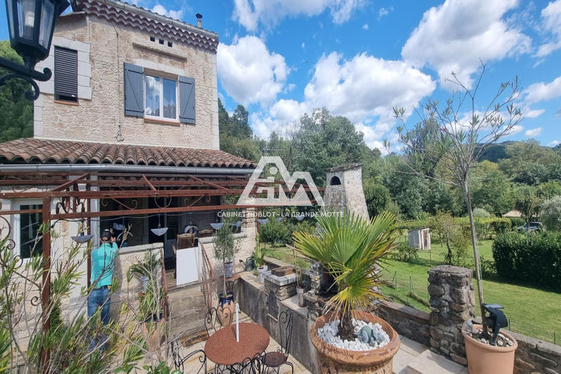 Propriété - 220 m² - 9 pièces