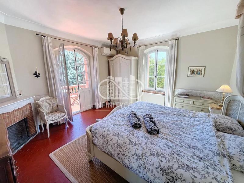 Appartement - 277 m² - 16 pièces