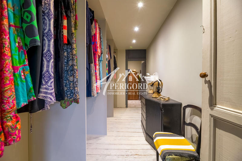 Maison - 435 m² - 11 pièces