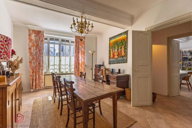 Maison de village - 256 m² - 10 pièces