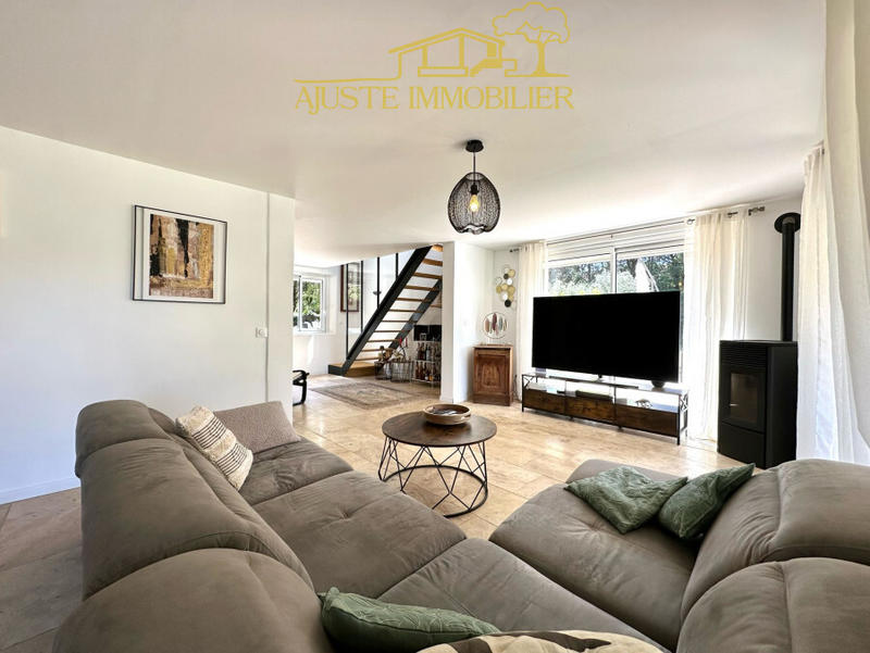 Maison - 210 m² - 7 pièces